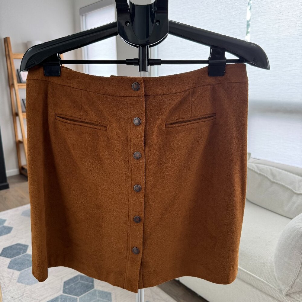 Two by Vince Camuto Brown faux suade button up mini skirt